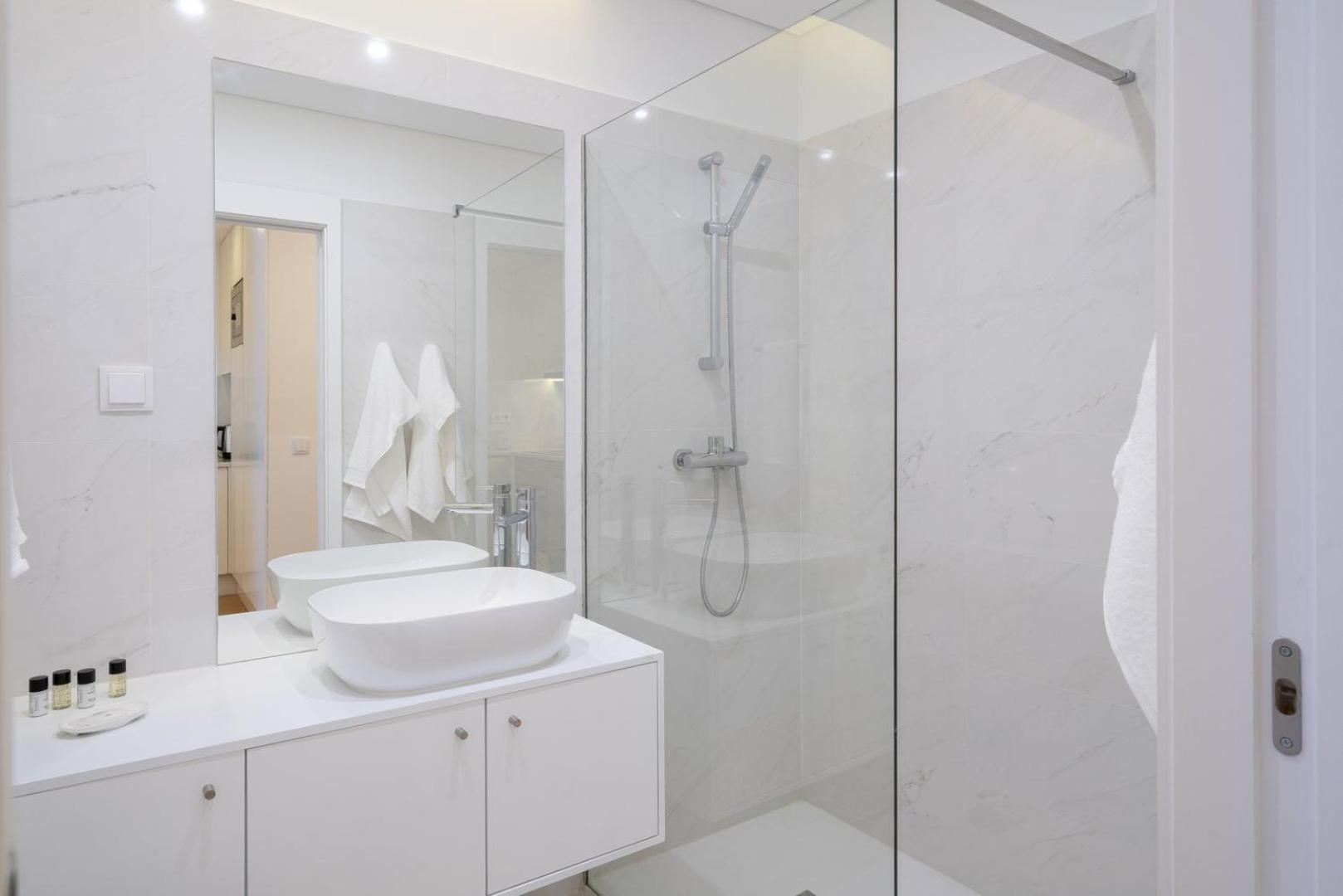 Guestready - Modern 2-Bedroom Apt In Cedofeita Porto Eksteriør bilde